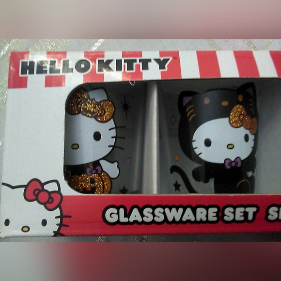 BNIB HELLO KITTY BY SANRIO SHOT GLASSES ( 4 DIFFERENT IMAGES) 1.5 OZ. GLITTERY - Picture 2 of 6